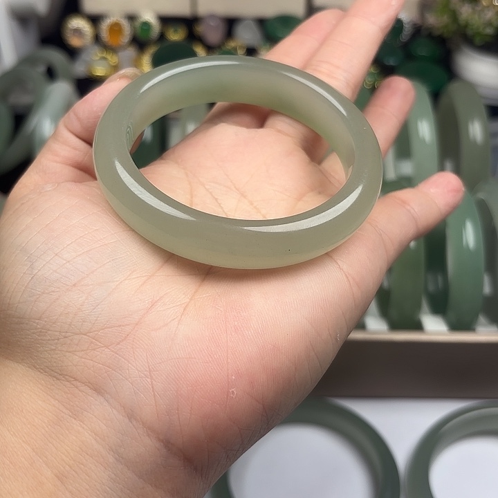 东陵石未镶嵌手镯