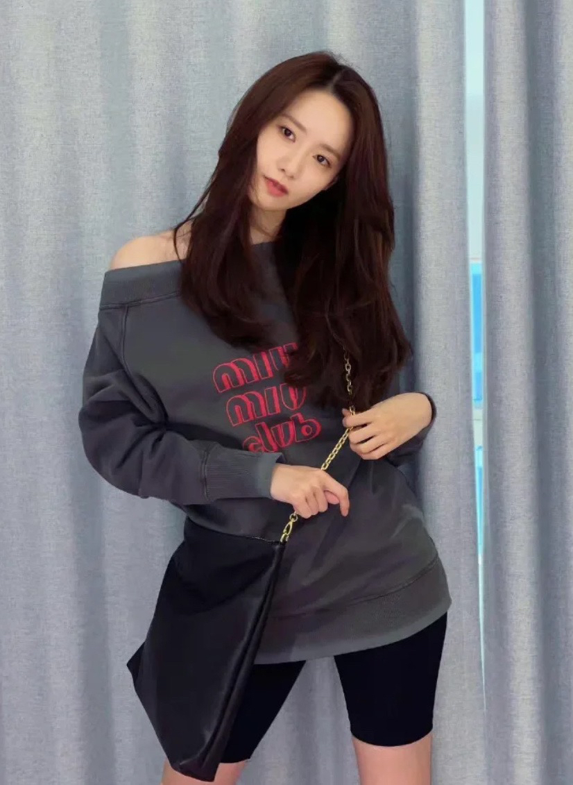 95新 MIU MIU/缪缪 一字领灰色卫衣 尺码见详情页 01198