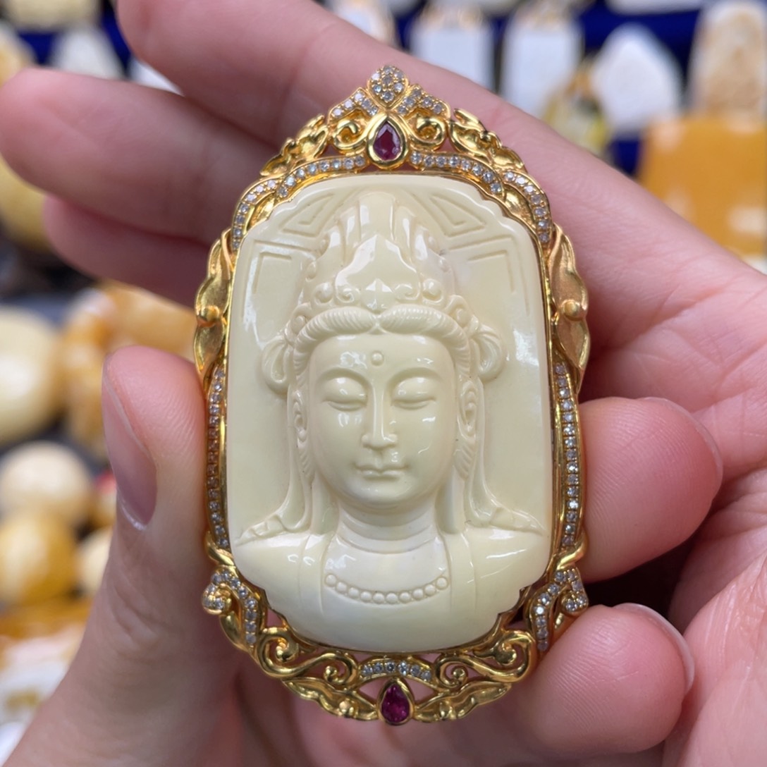 蜜蜡裸石18K金镶嵌琥珀蜜蜡雕刻观音