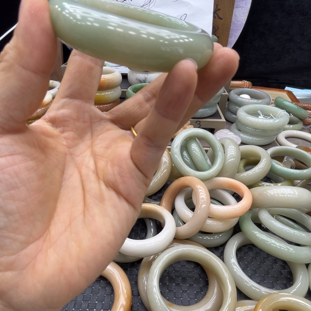 七****石英质玉未镶嵌手镯