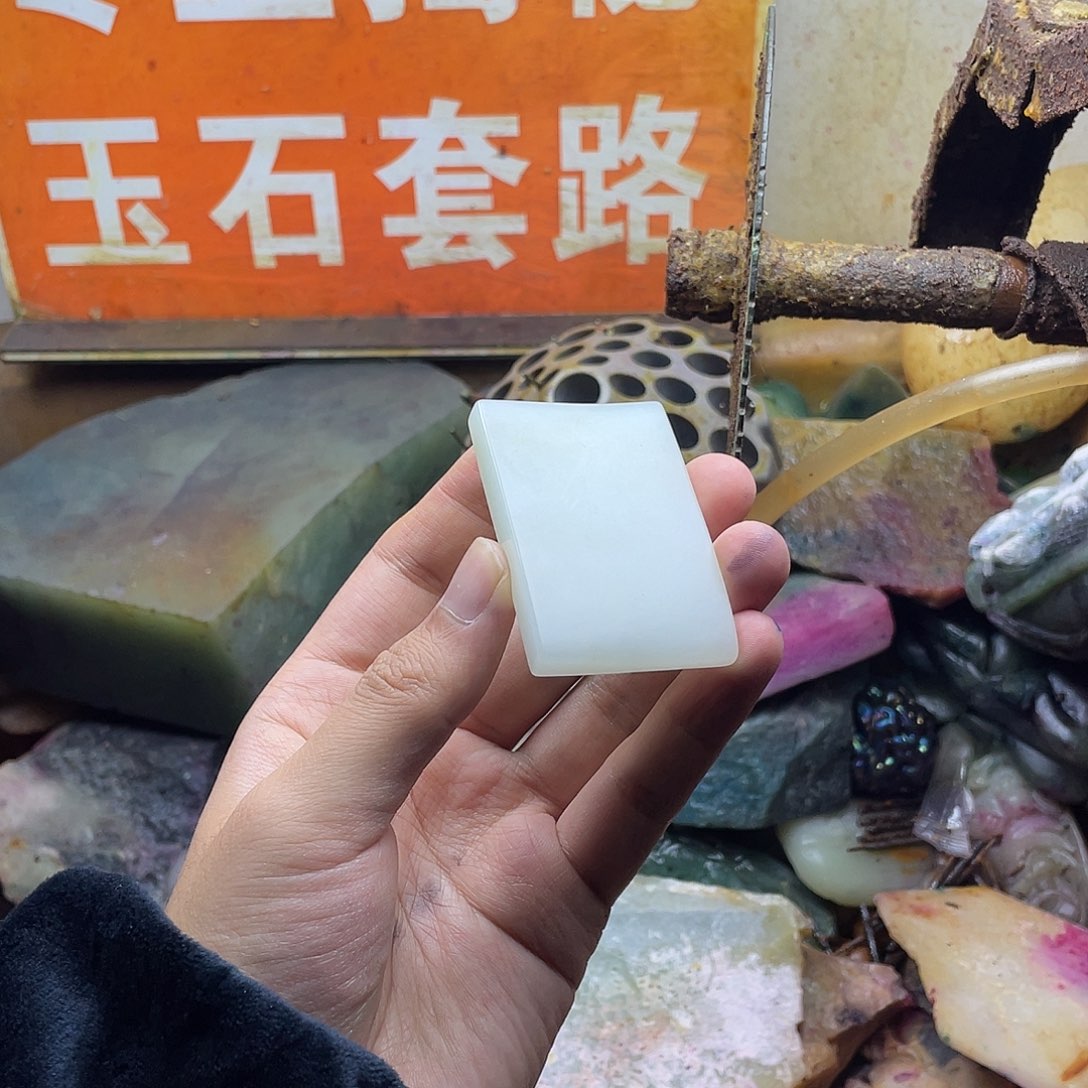 刀***马和田玉未镶嵌颈饰