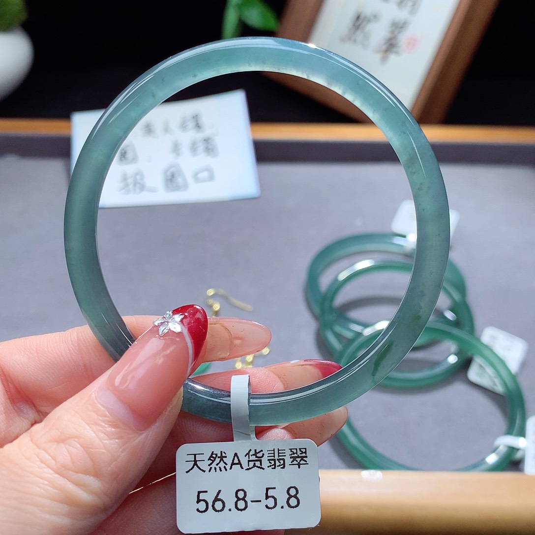 翡翠手镯（圆镯）未镶嵌