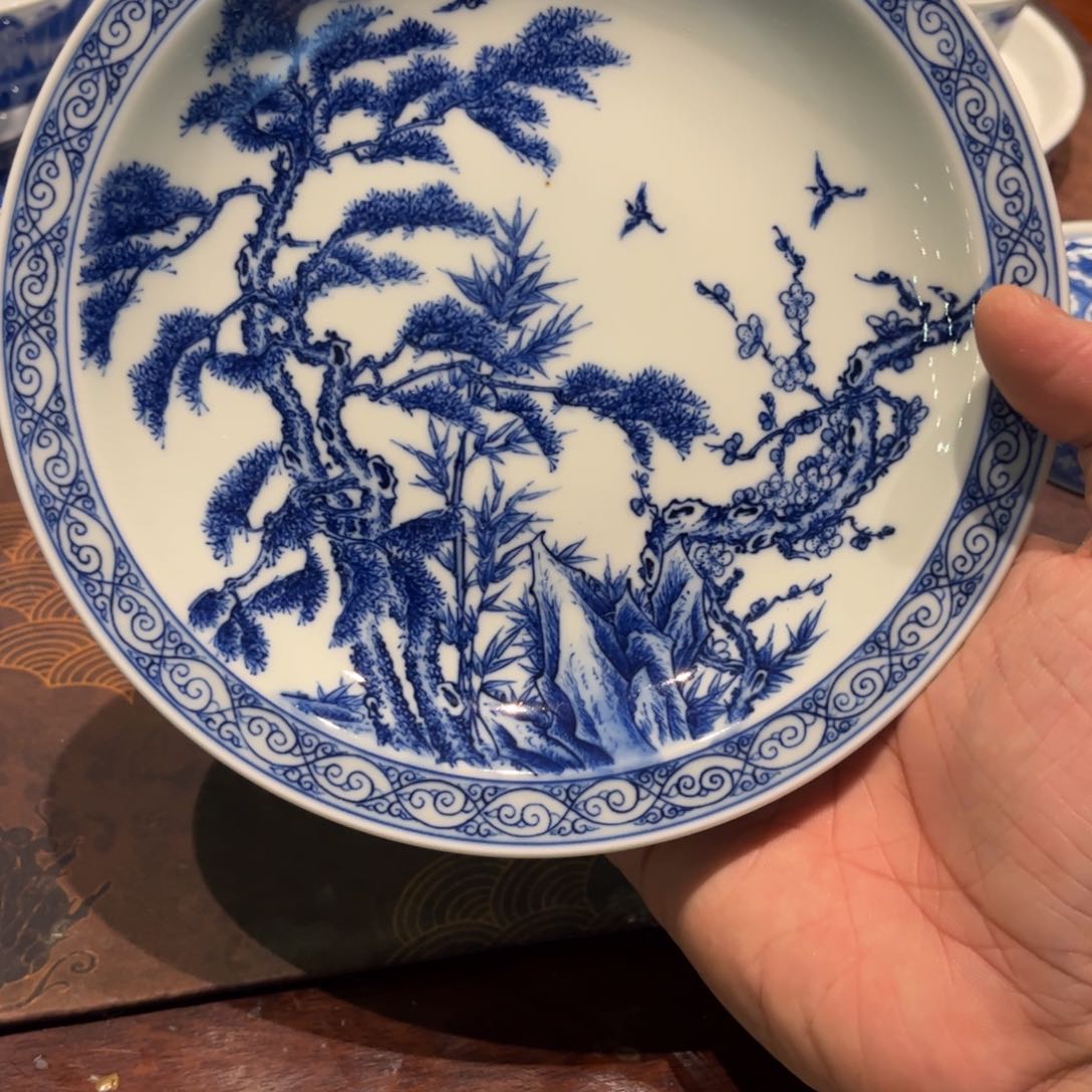 ?*满青花松竹梅壶承一只