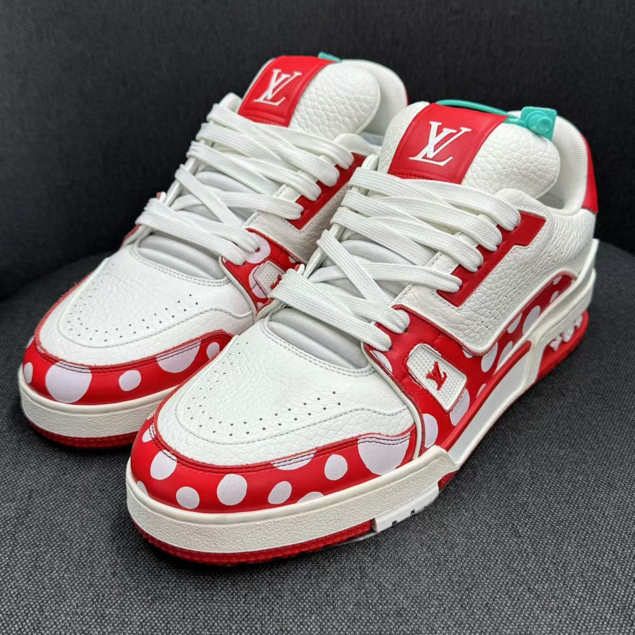 全新未使用 LouisVuitton/路易威登 白红草间弥生trainer奢鞋