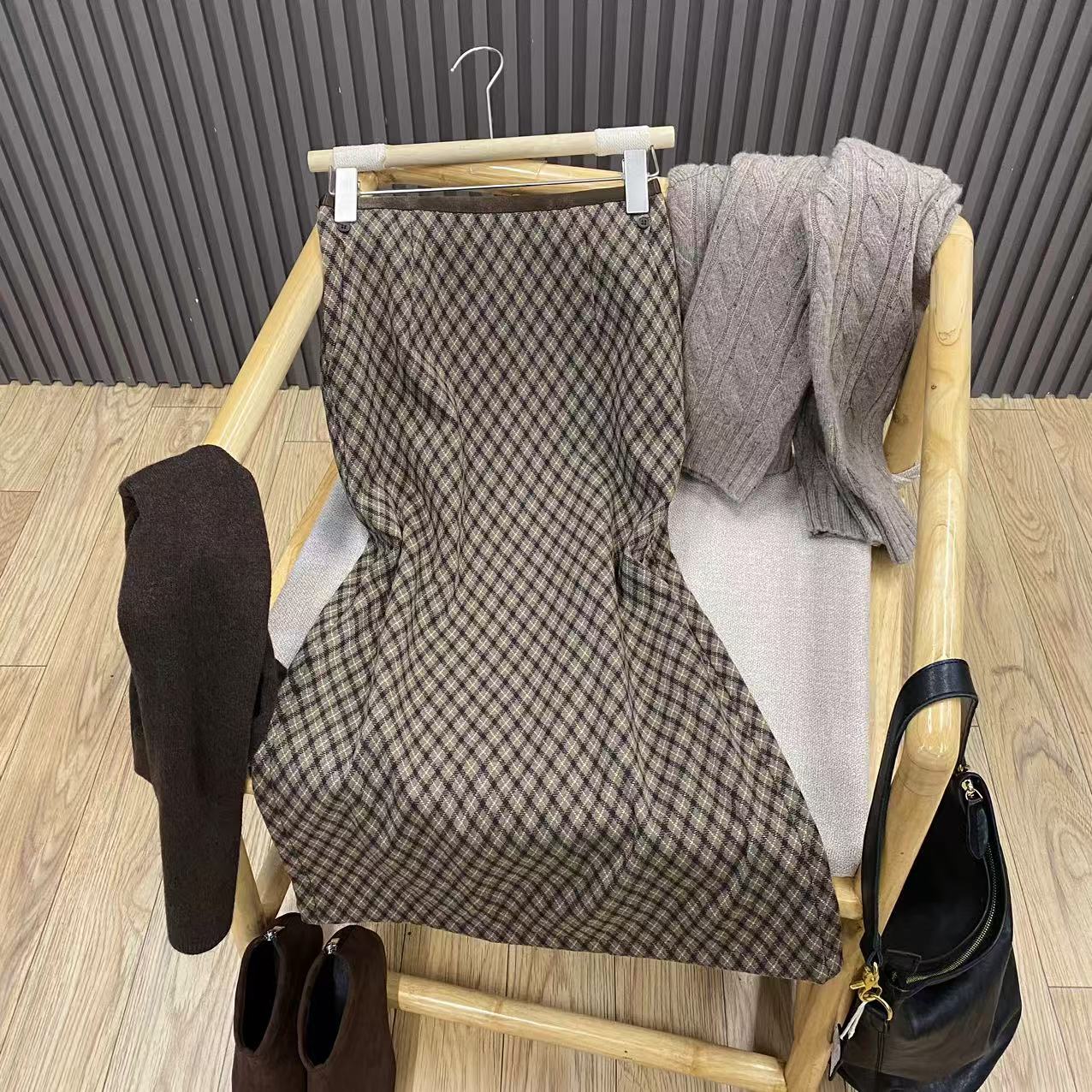 高腰格纹包臀裙复古菱格百搭文艺气质显瘦毛呢秋冬半身裙女Q1024
