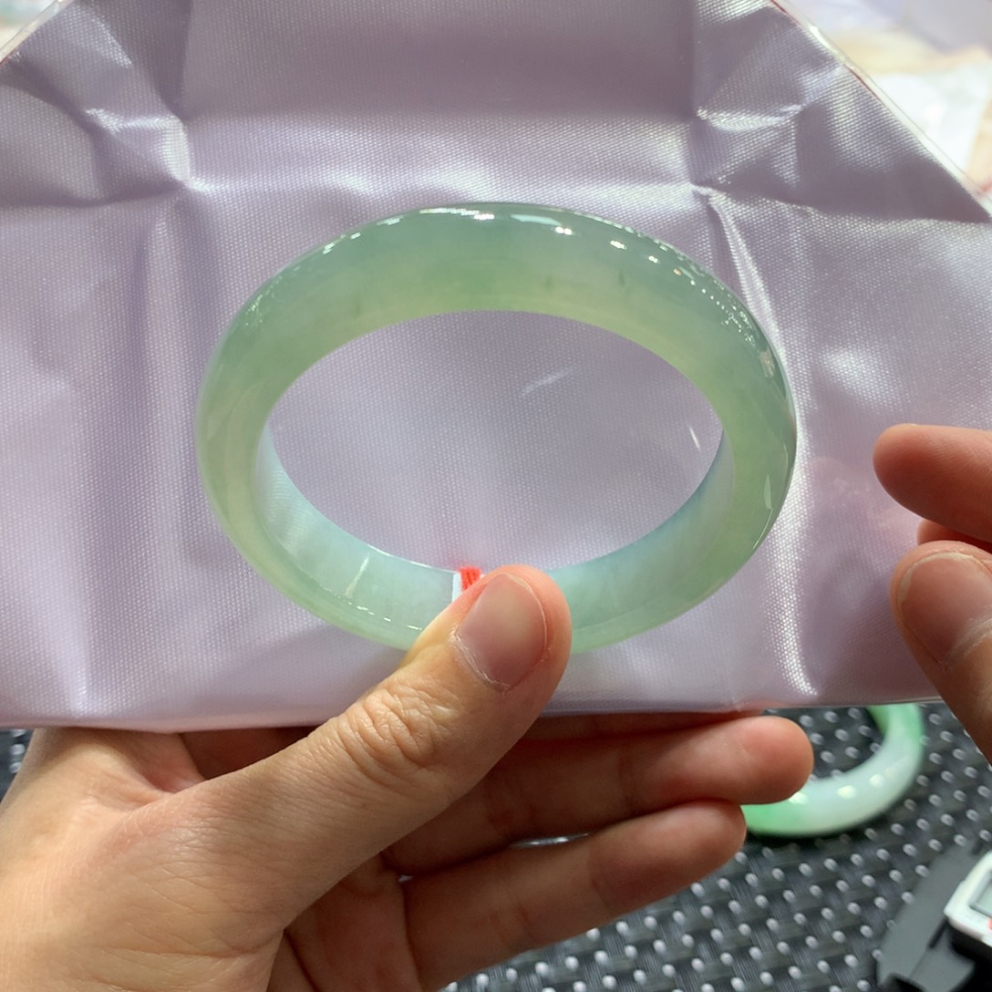 翡翠未镶嵌手镯行家料