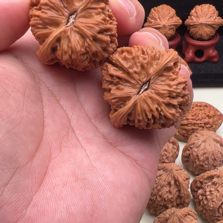 辰***安核桃南疆文玩核桃