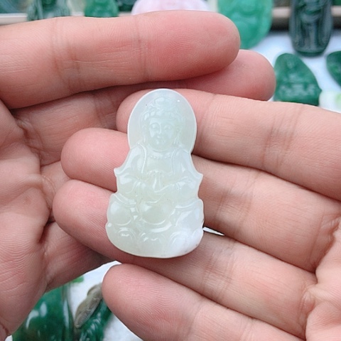 独山玉颈饰未镶嵌石*子