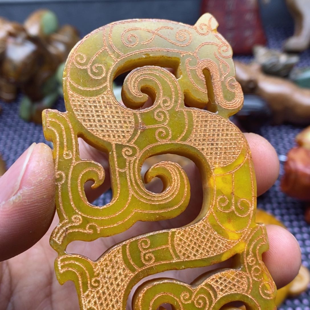 蛇纹石玉颈饰足银镀金镶嵌