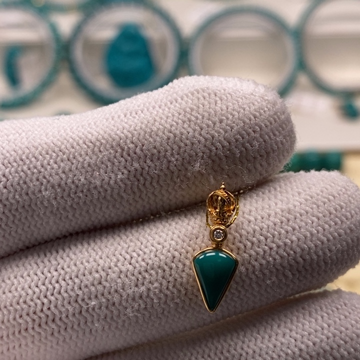 绿松石珠宝奇石18K金镶嵌