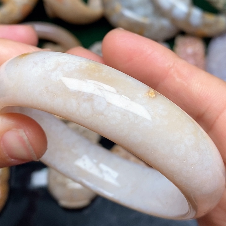 硅化珊瑚（珊瑚玉）手镯未镶嵌60
