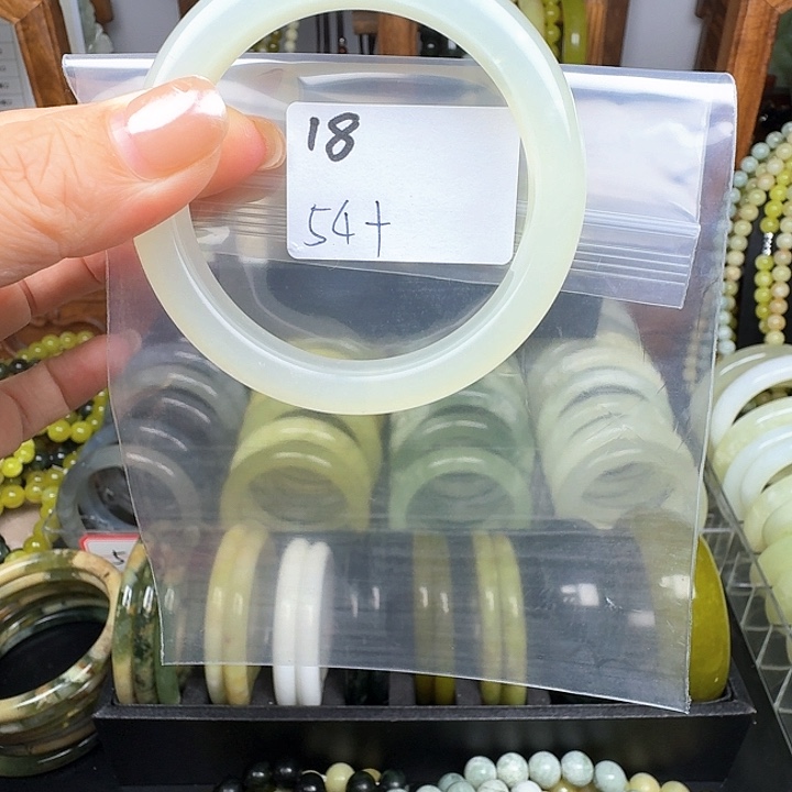 啾****未镶嵌蛇纹石玉手镯