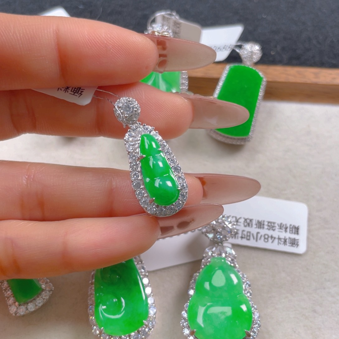 翡翠颈饰银S925镶嵌翡翠