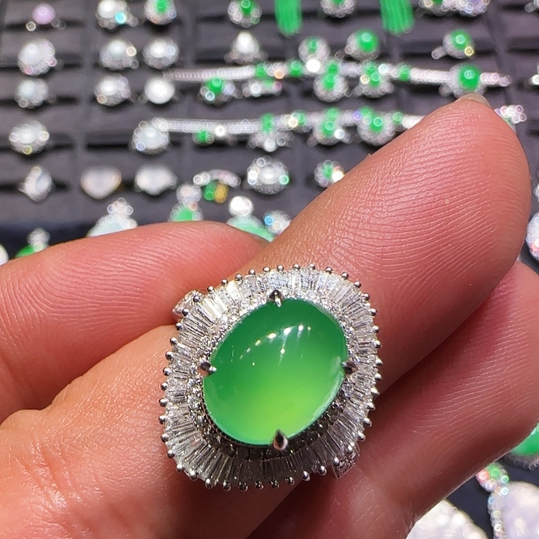 翡翠18K金镶嵌戒指