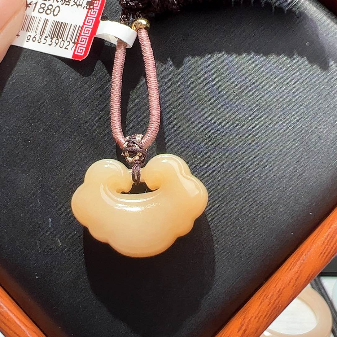 颈饰未镶嵌和田玉