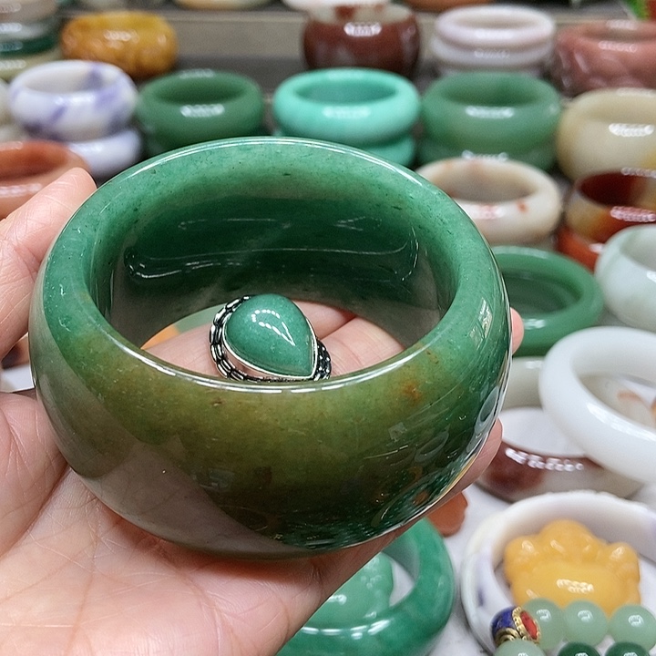 石英质玉手镯未镶嵌L****I