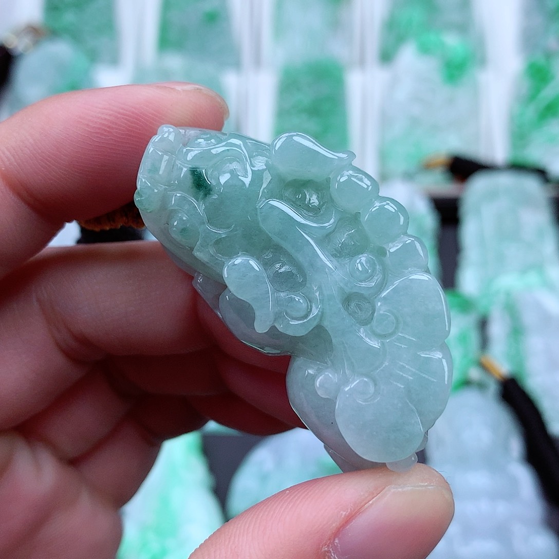 翡翠颈饰未镶嵌翡翠吊坠