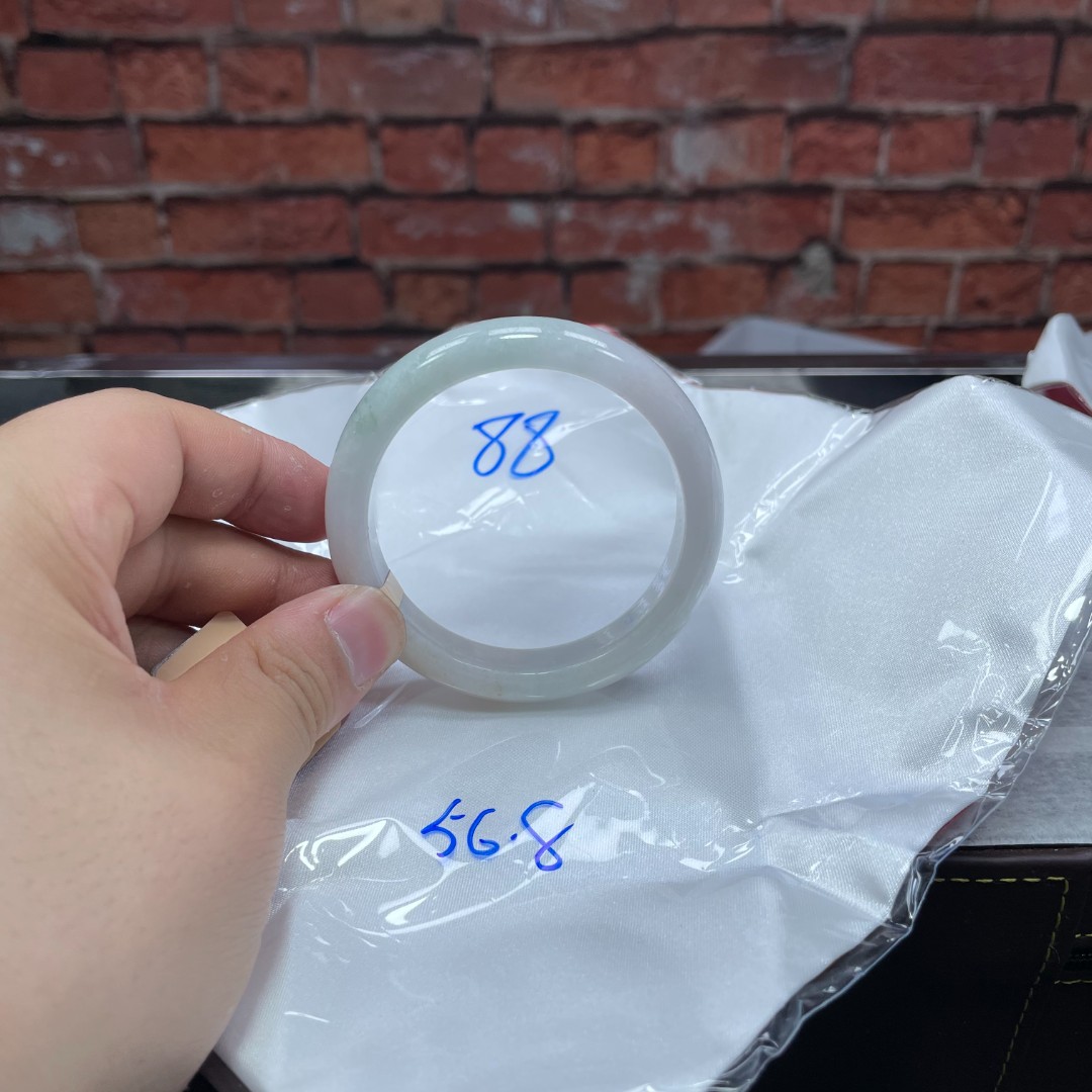 毛货手镯需精细抛光/88