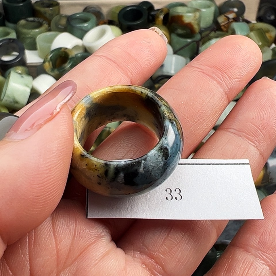 【闪购商品】未镶嵌蛇纹石玉戒指H****?