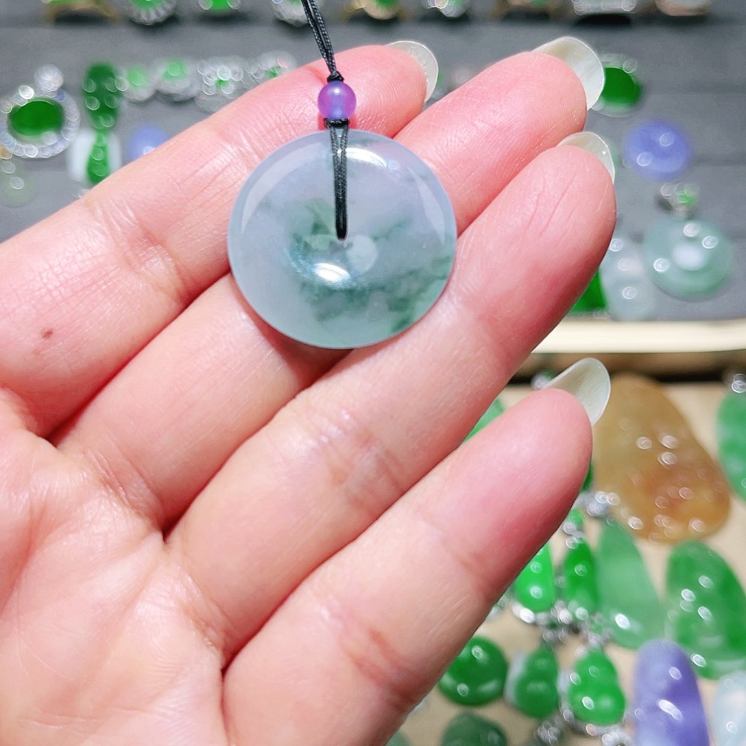 翡翠颈饰未镶嵌裸石