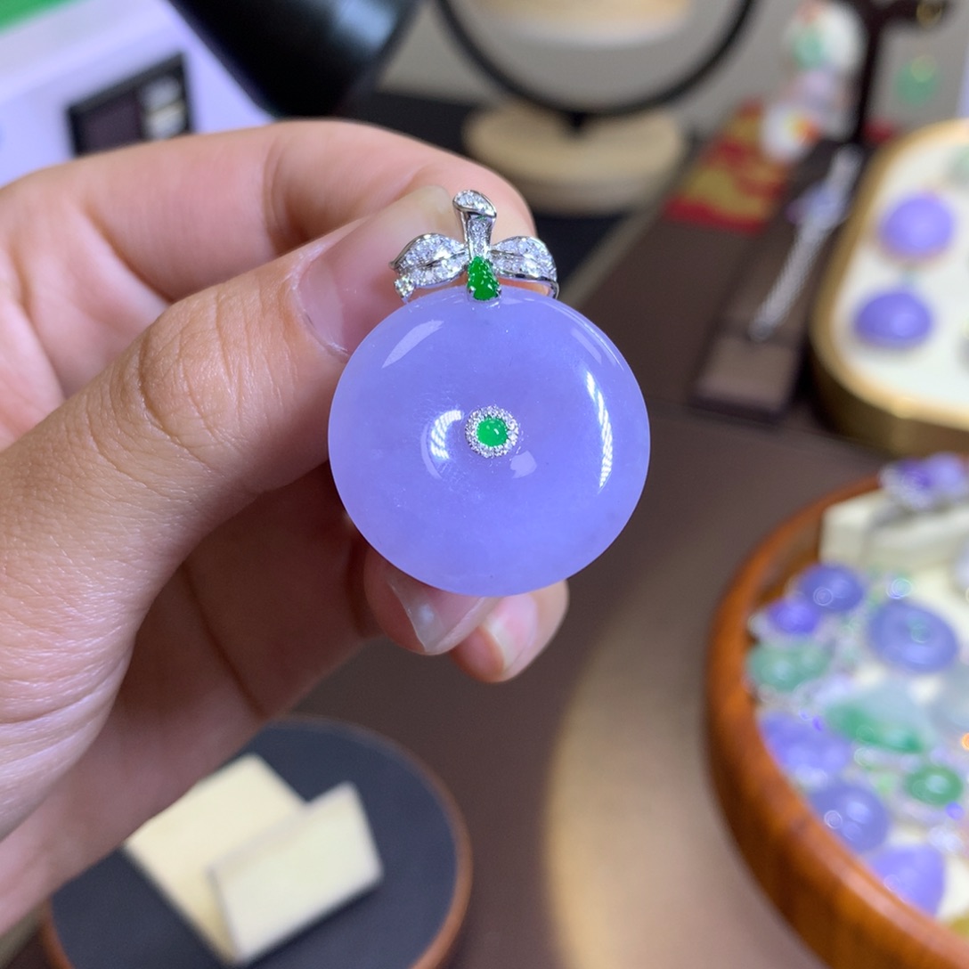 翡翠18K金镶嵌颈饰翡翠