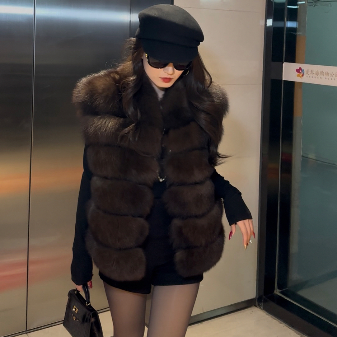 MISSCOCO“告白气球”芬兰整皮狐狸毛皮毛一体马甲皮草女2025新款冬