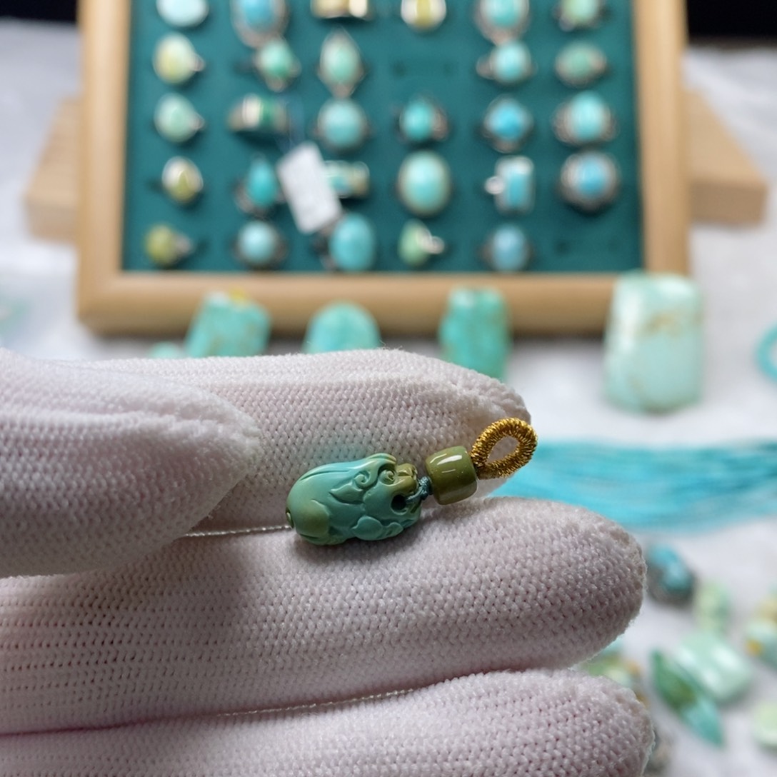 绿松石颈饰未镶嵌