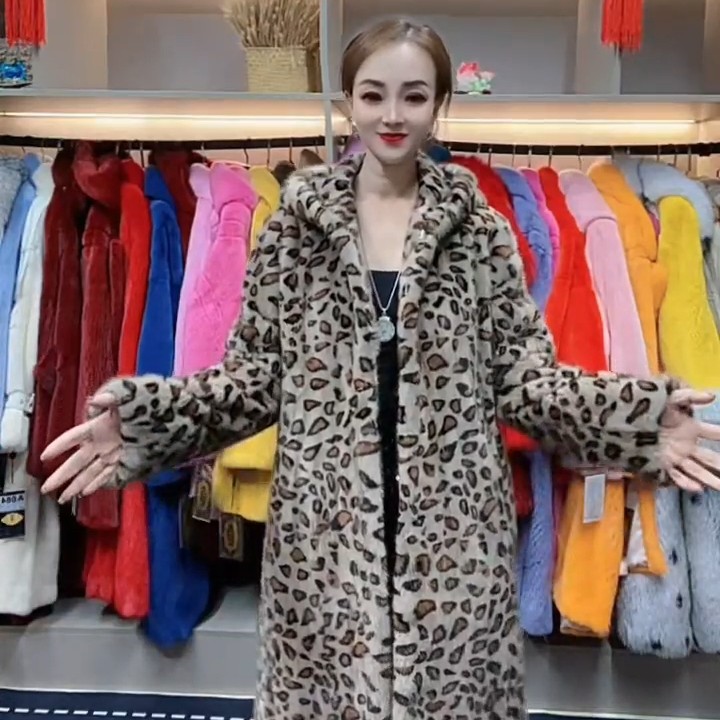 海宁貂皮大衣女皮草进口整貂年轻2025新款豹纹连帽水貂外套中长款