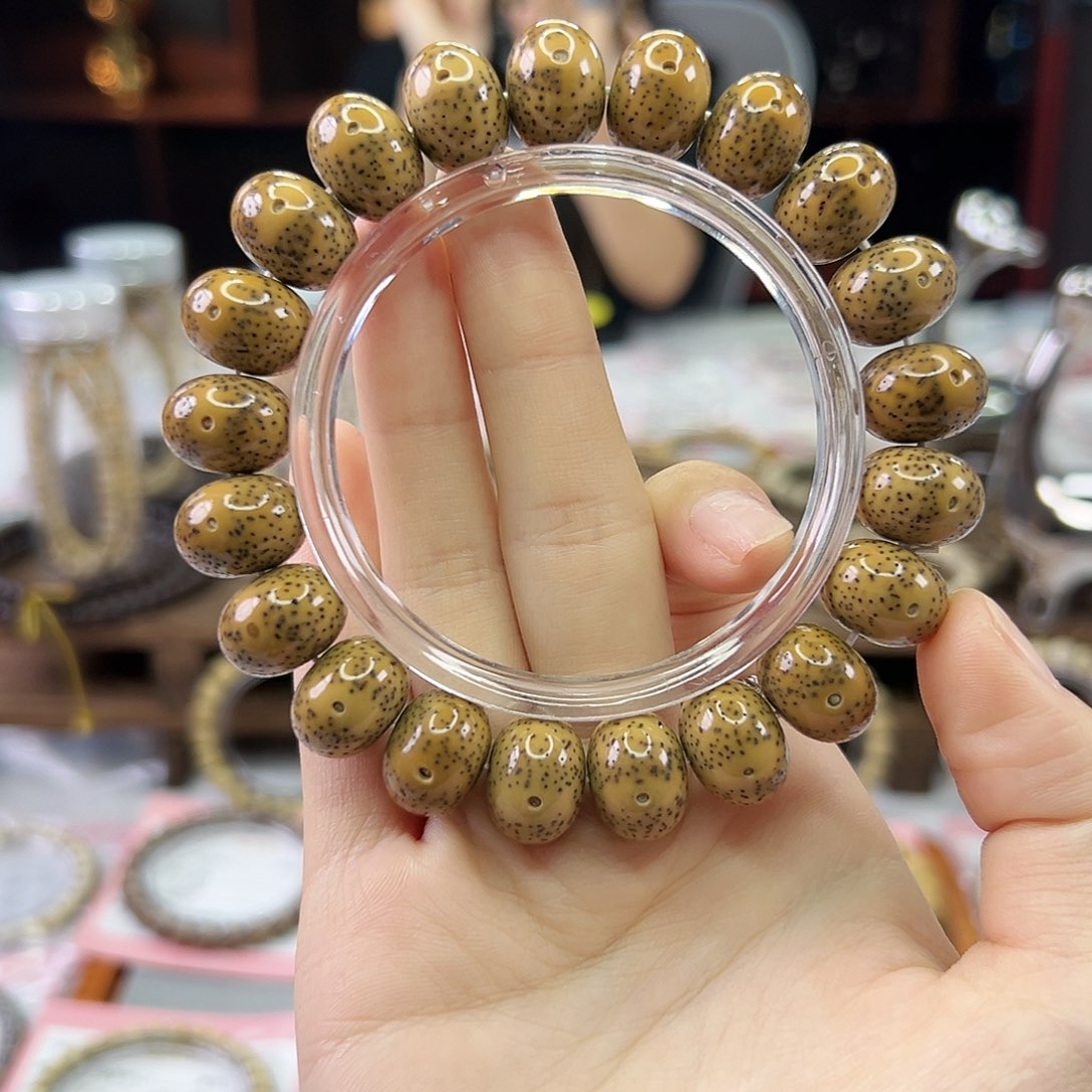 星月菩提吊坠Ll.15x11苹果珠 跑道留白 鸡油黄