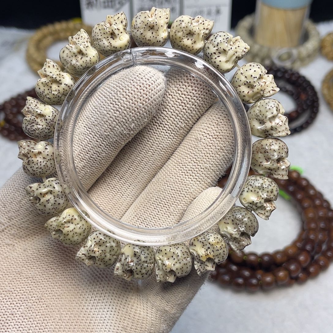 星月菩提吊坠13.5尺寸，骷髅头手串