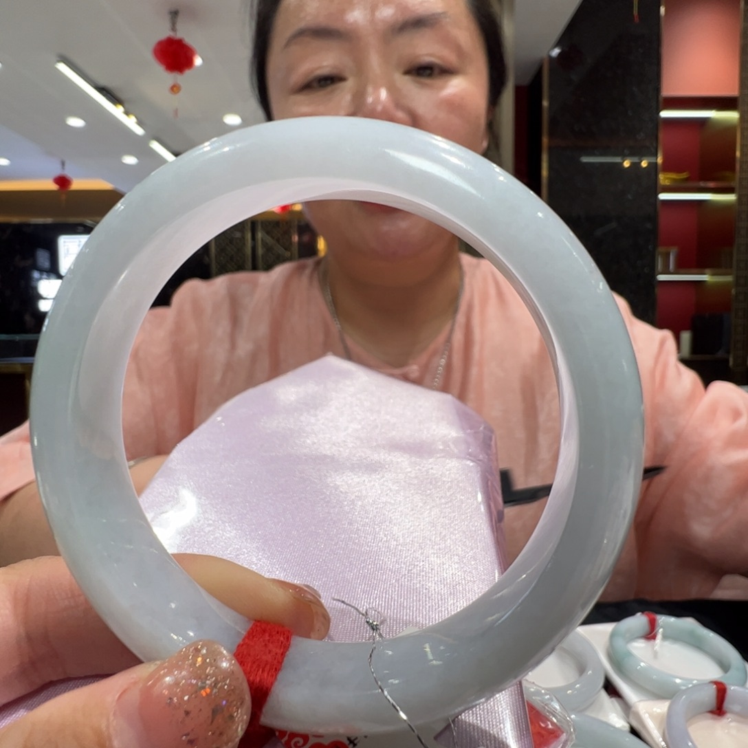 桃***^翡翠手镯未镶嵌蓝底58.5，买断不退不换