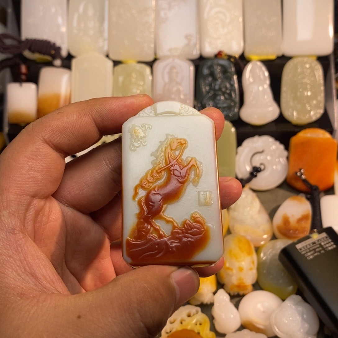 清***清和田玉未镶嵌颈饰