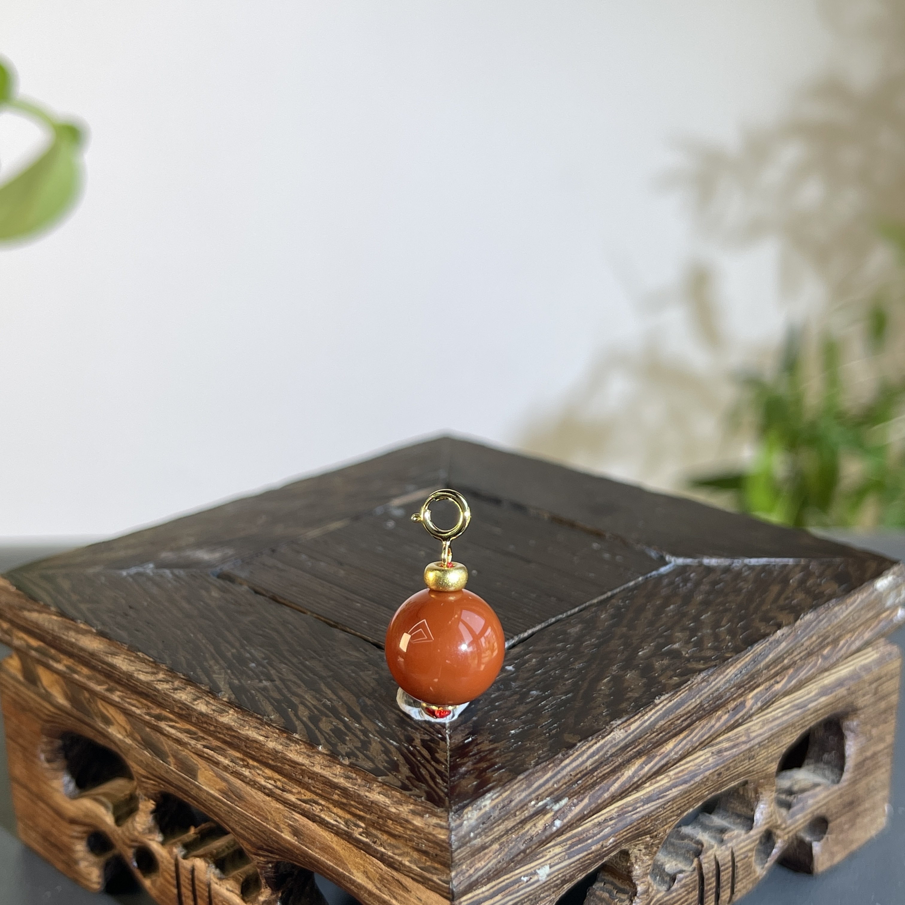 JXB10-010  南红-S925银镶嵌单珠吊坠