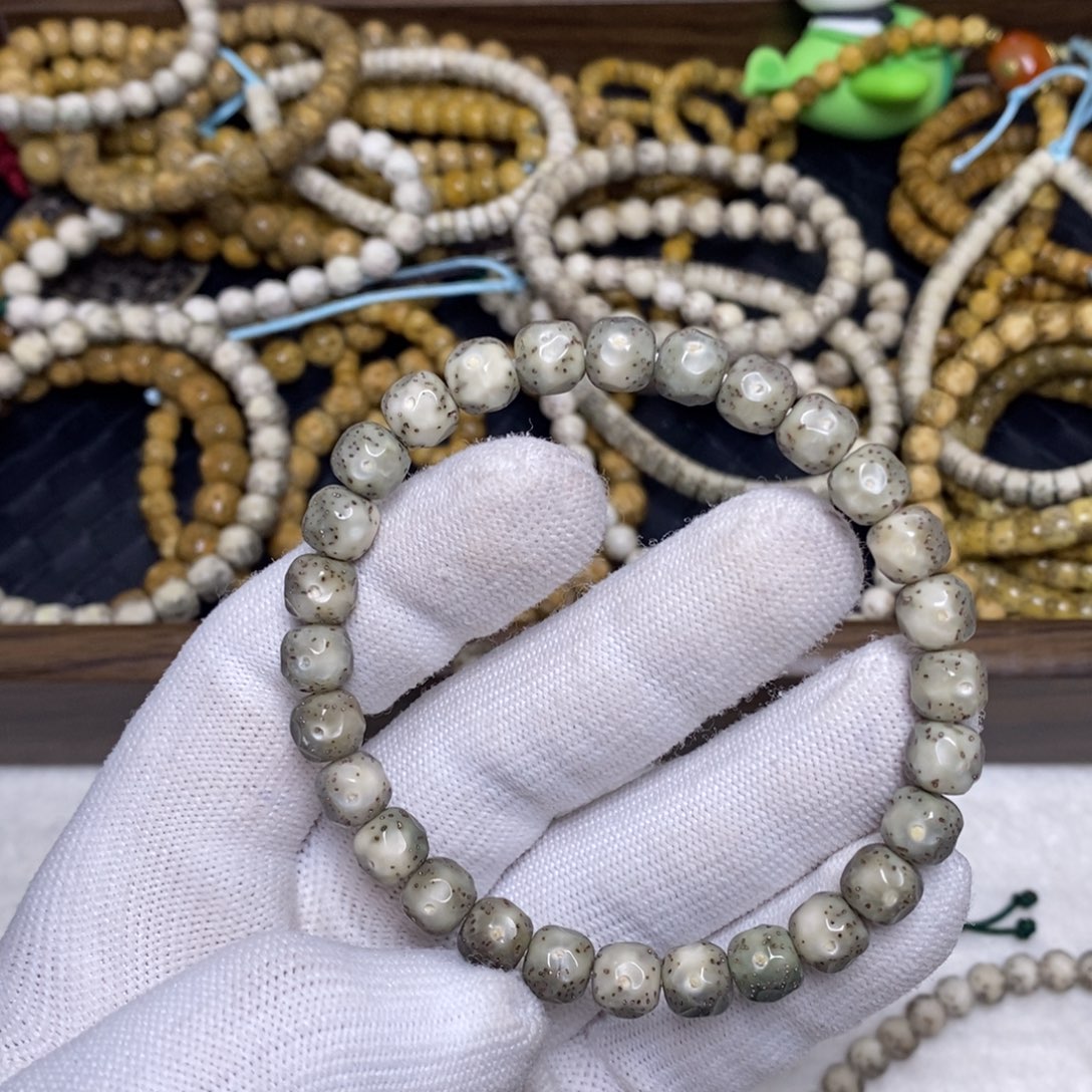 星月菩提吊坠绿幽灵贯穿双流白无相单圈8*7