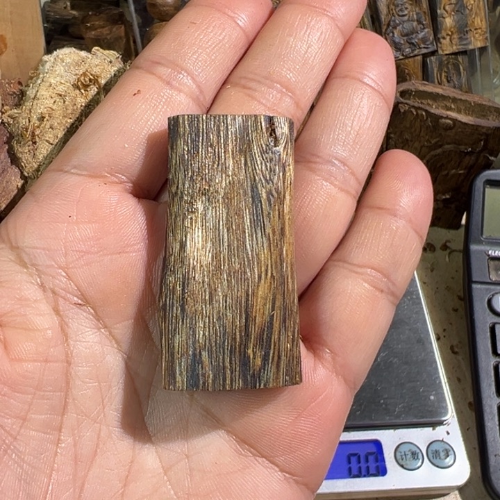 沉香吊坠棋楠沉香乌身吊坠7.4克