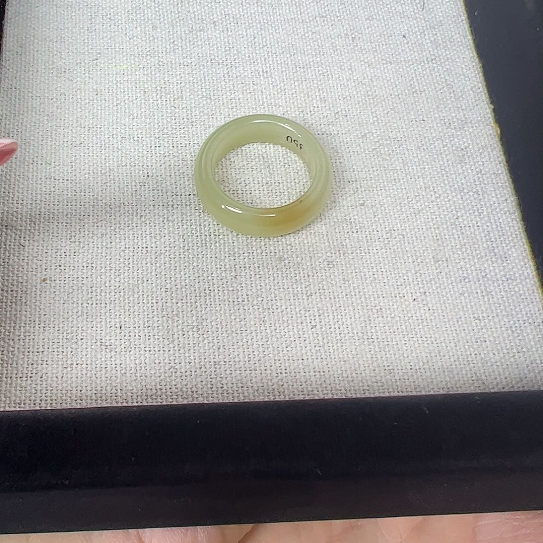 和田玉戒指未镶嵌16号黄糖+金糖一口糖（有一个糖点）