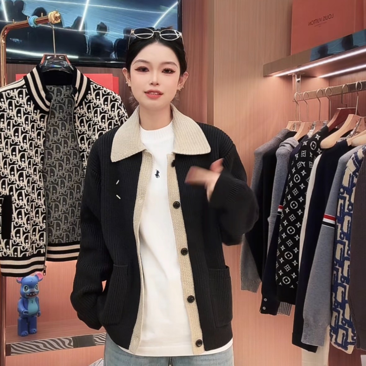 【小刘】2025秋冬高端针织提花v领毛衣黑色轻奢加厚保暖外套