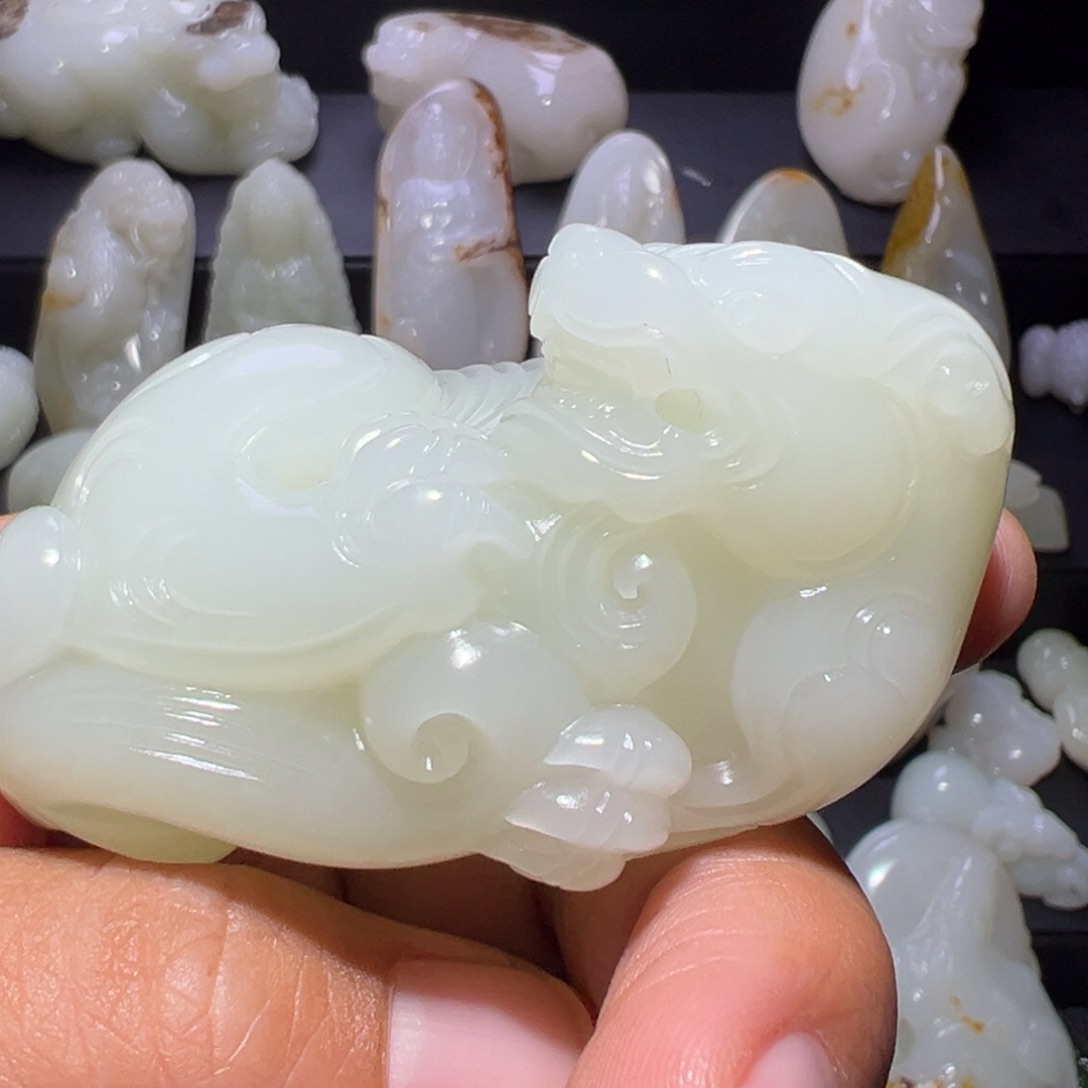 麦***哥和田玉未镶嵌颈饰