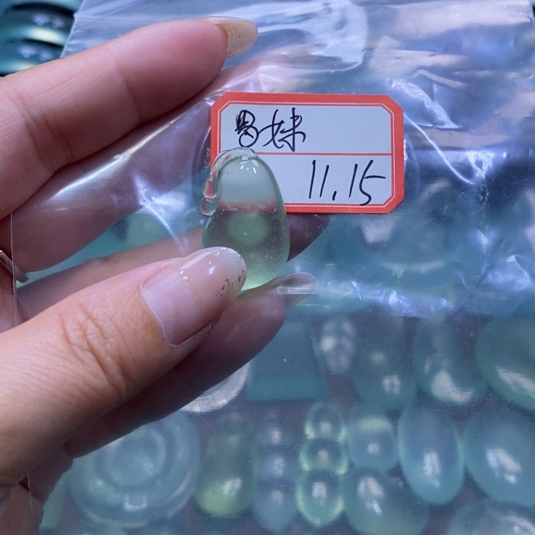 罗***儿蛇纹石玉未镶嵌手镯