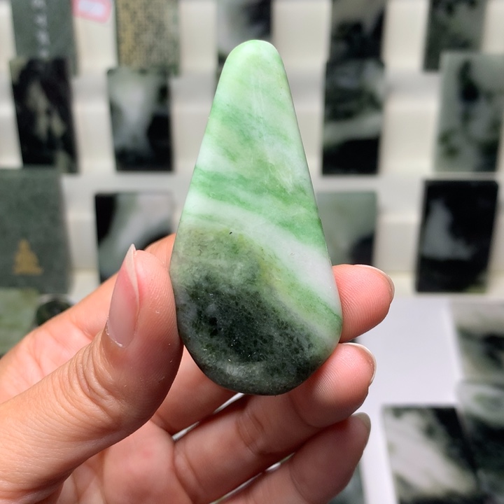 独山玉未镶嵌颈饰