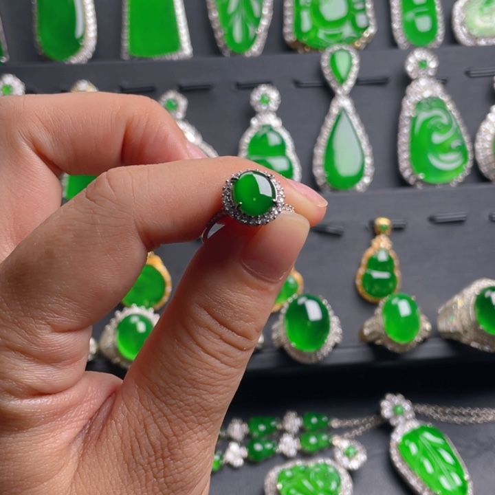 翡翠戒指未镶嵌翡翠戒指