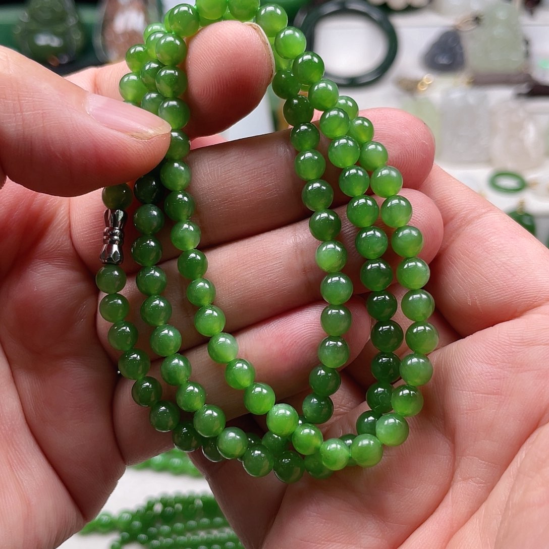 颈饰未镶嵌和田玉（碧玉）