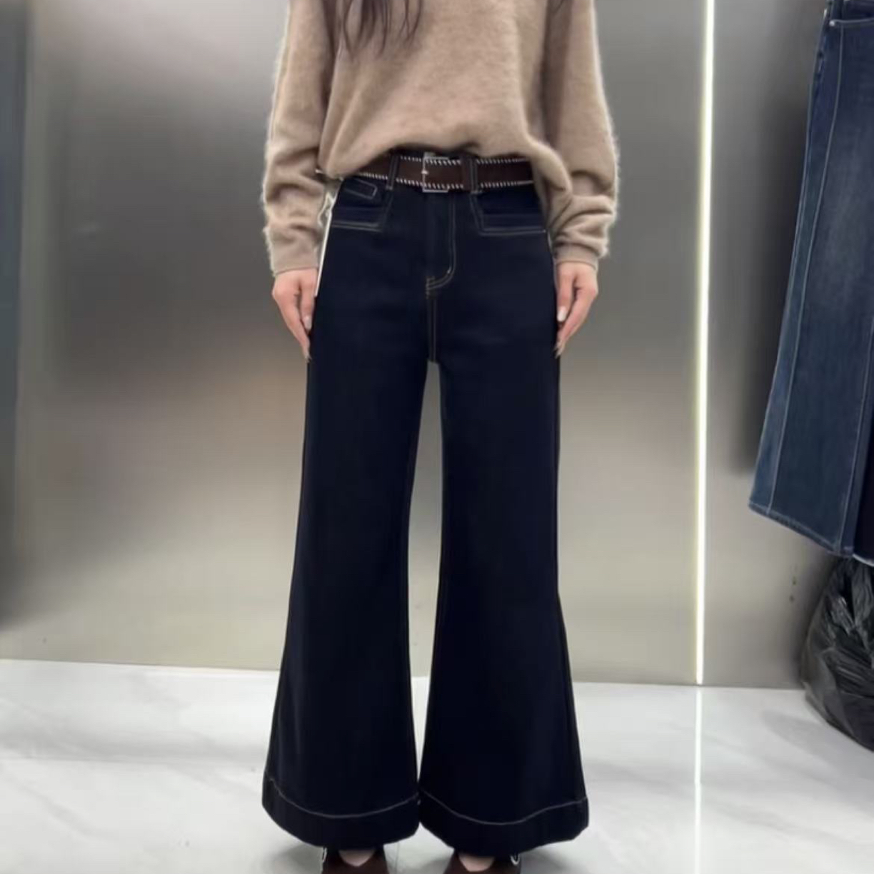 V家 28059加绒复古高腰微喇裤