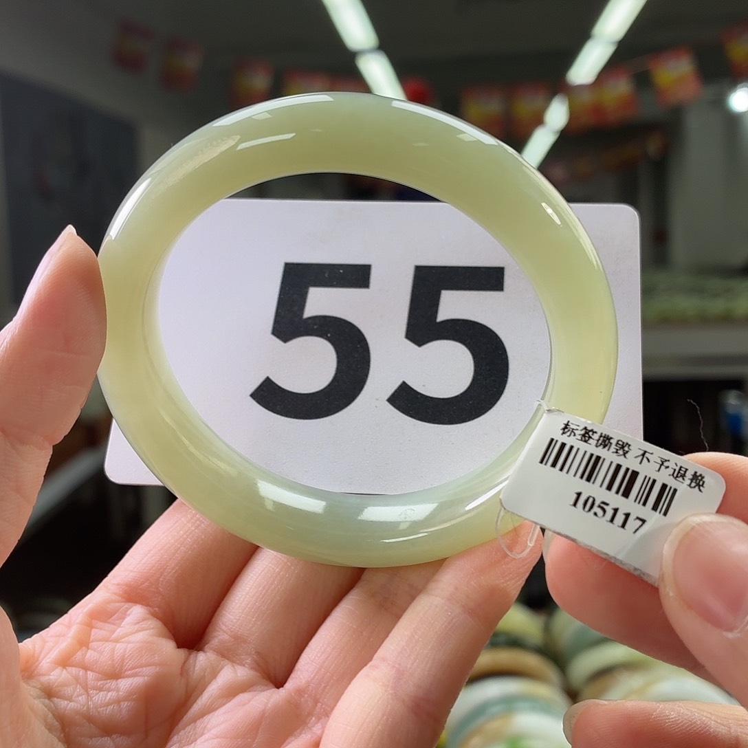 和田玉手镯未镶嵌是***呀