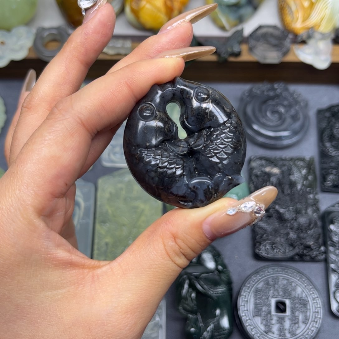 蛇纹石玉未镶嵌颈饰