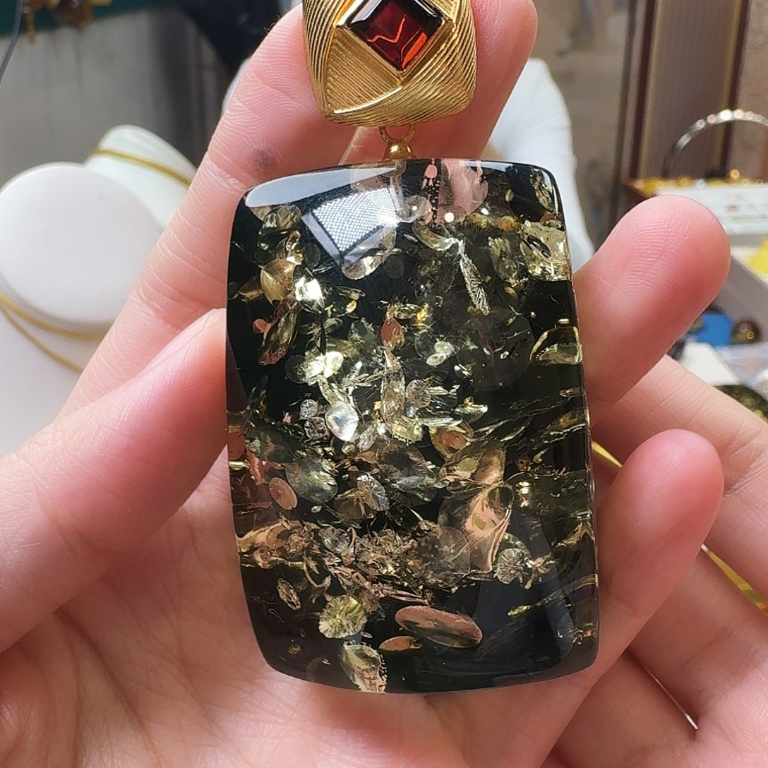 琥珀未镶嵌颈饰吊坠