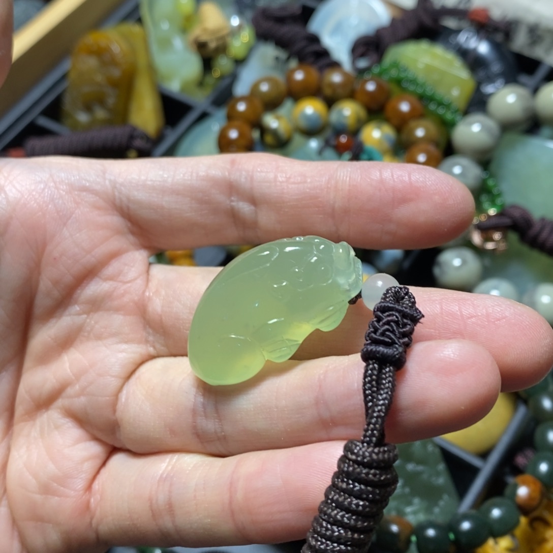 蛇纹石玉未镶嵌颈饰