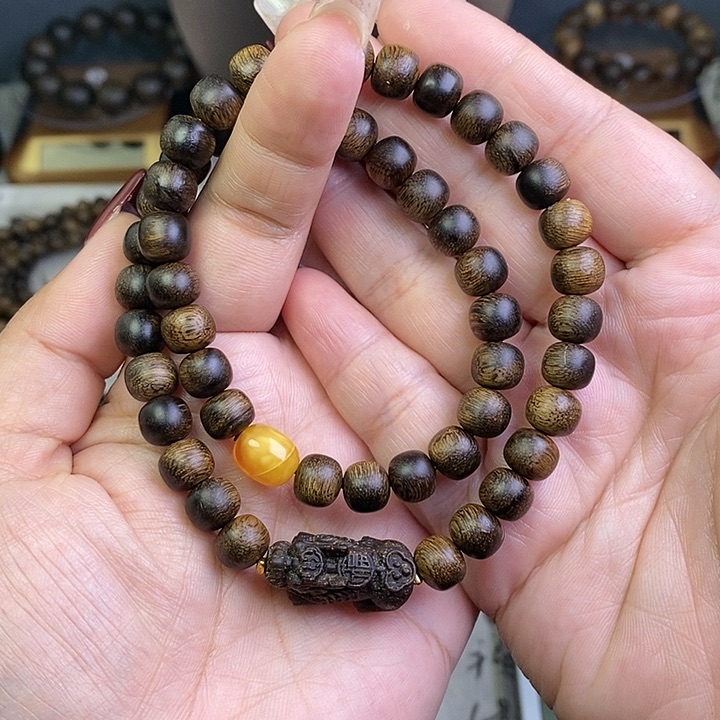 沉香手串《****》越南芽庄白棋楠瘤疤玉化