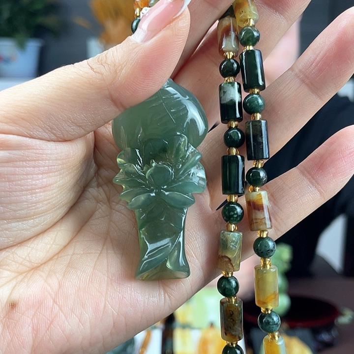 蛇纹石玉颈饰未镶嵌