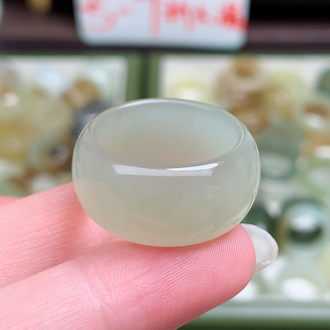 未镶嵌戒指和田玉